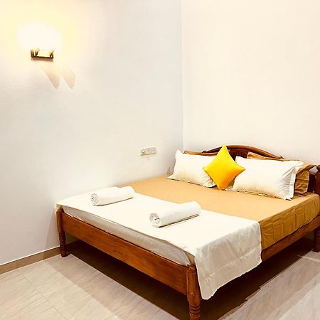 Ahasna Airport Villa Negombo Exterior photo