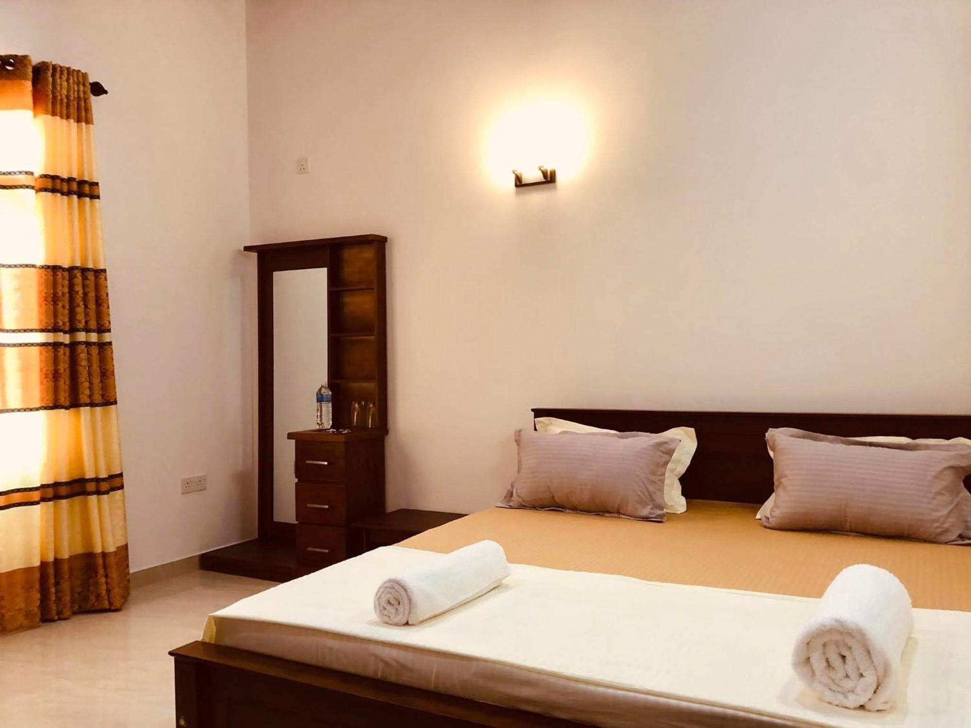 Ahasna Airport Villa Negombo Exterior photo