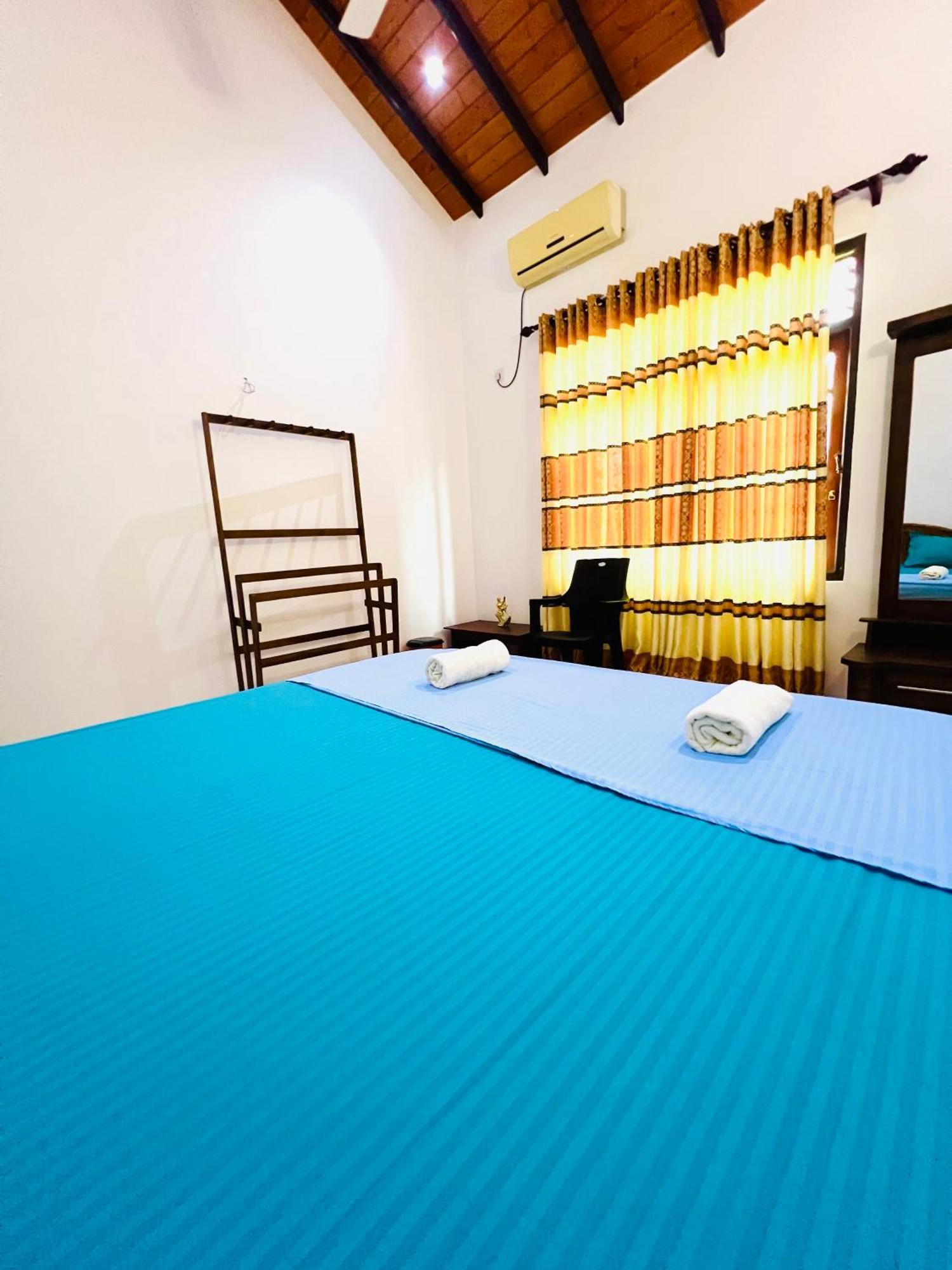 Ahasna Airport Villa Negombo Exterior photo
